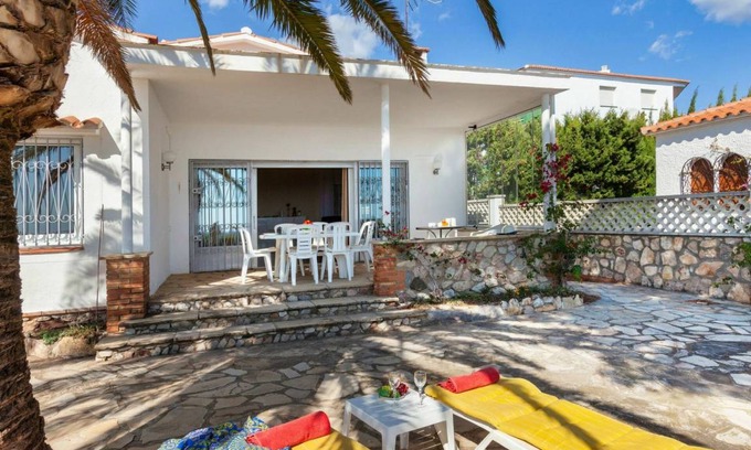 Miami Platja Other | Oceanfront House with 3 Bedrooms for Family Getaways