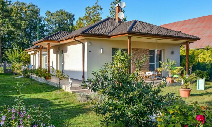 Balatonboglar Apartment | Spacious 2-Bedroom Apartment with Kitchen for Up to 5 Guests