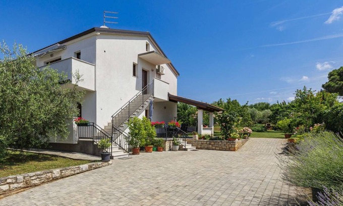 Novigrad Apartment | Spacious 75 m² Apartment with Kitchen for Four Guests