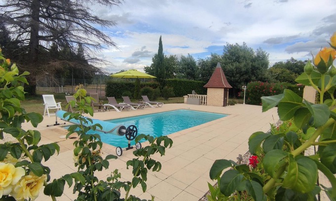 Prigonrieux Villa | Relax in a Detached House with Pool and Tennis Court