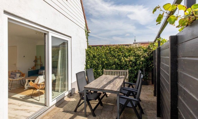 Westkapelle House | Spacious 2-Bedroom House with Kitchen for Up to 4 Guests