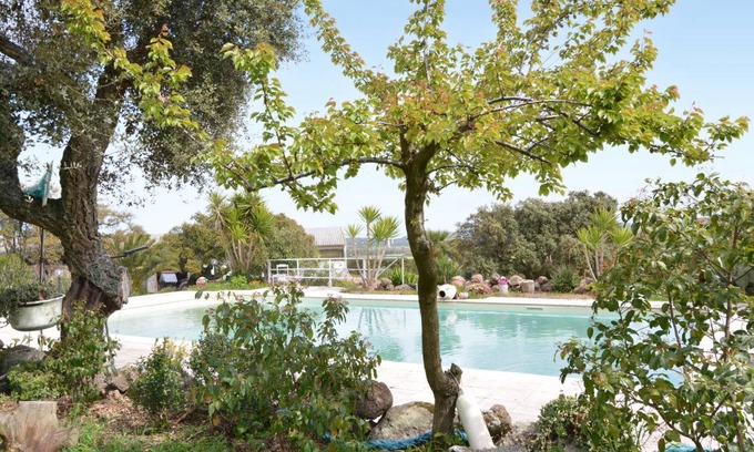 Sedini House | Spacious 2-Bedroom Maisonette with Pool & Pet-Friendly Perks