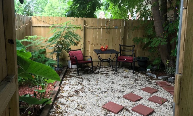 Kenner - Louis Armstrong International Airport Apartment | Private 3-Room Studio with Lake View and Spa in Kenner