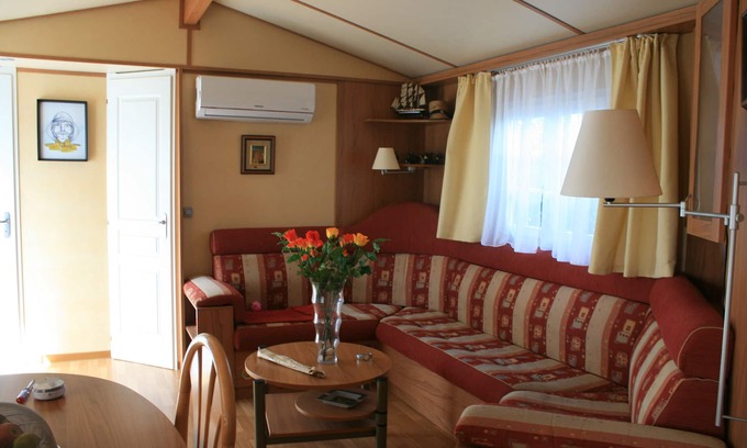 Ambon House | Relaxing Retreat 750m from the Beach at a Private Campsite