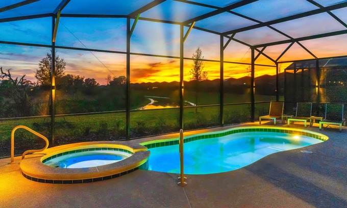 Grand Reserve Cottage | Family-Friendly Retreat at 7663 Oakmoss Loop with Pool