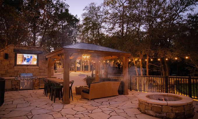 Austin Apartment | Experience 7744 Ranch Hotel: Pet-Friendly with Spa & Pool