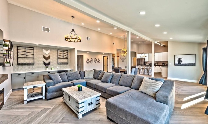 Enterprise House | Spacious Southwest Ranch Retreat with Pet-Friendly Amenities