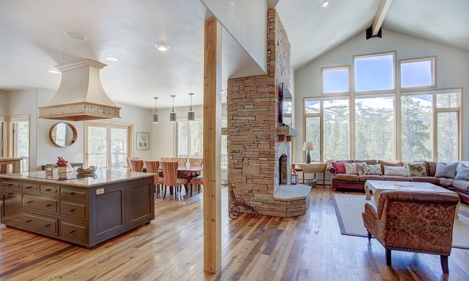 Warrior's Mark West House | Ultimate Ski Experience with Private Hot Tub & Mountain Views