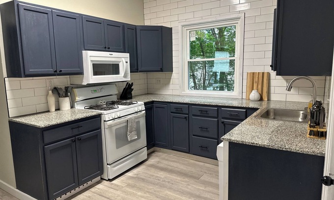 Cortland House | Family-Friendly 7BR Home on Lincoln with Top Amenities