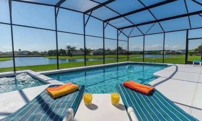 Crescent Lakes House | Ideal 7BR Retreat Near Disney with Pool & Game Room