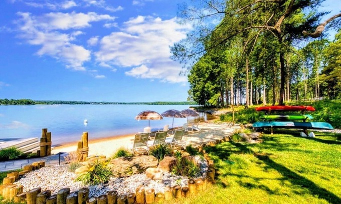 Bumpass House | 7BR Lakefront Lake Anna, Beach, Boat Dock