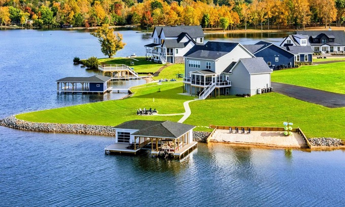 Mineral House | Relaxing 7BR Lakefront Retreat with Beach & Dock Access