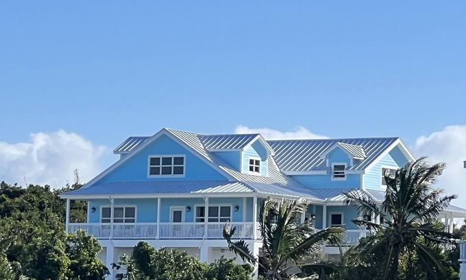 Hope Town House | Spacious 7BR Pool Retreat Steps from Tahiti Beach