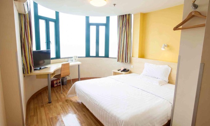 Weibin District Hotel | Budget-Friendly Stay at 7Days Inn Baoji Xigaoxin