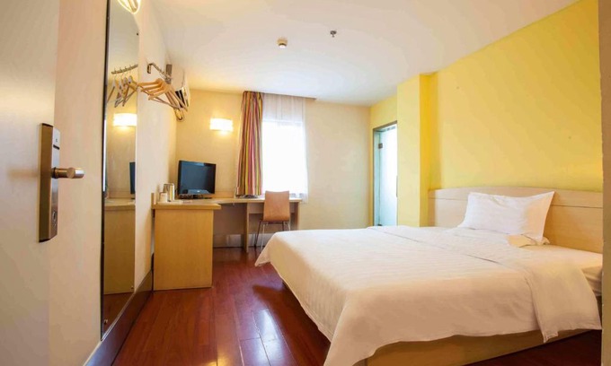 Yuzhong Hotel | Budget-Friendly Stay at 7Days Inn Chongqing Jiefangbei