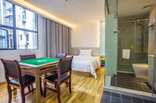 Zhijiang County Hotel | Discover Comfort at 7Days Inn Huaihua Zhijiang Branch