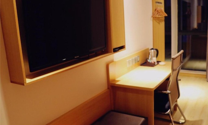 Chenghua Hotel | Convenient 7Days Premium Near Chengdu East Railway Station
