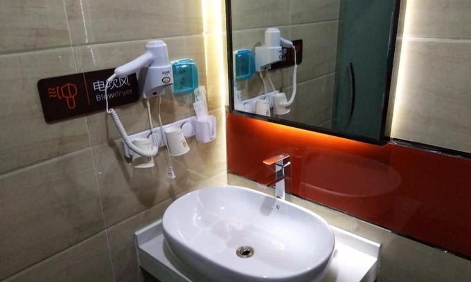 Guandu Hotel | Convenient 7Days Premium Kunming Near Subway Station