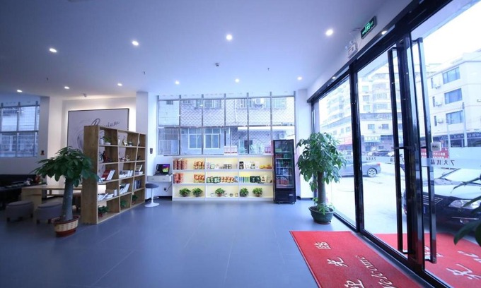 Qingyuan Hotel | Convenient Stay at 7Days Premium Yingde Chayuan Road