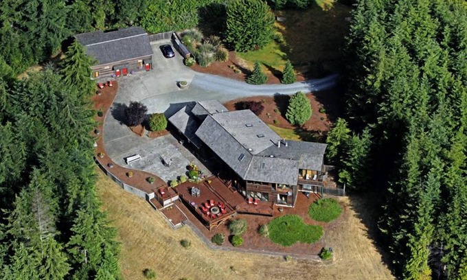 Bandon House | Experience Ultimate Relaxation with Oceanfront Golf Retreat