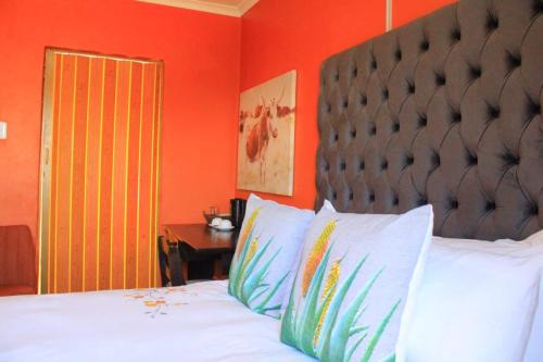 Zeerust House | Budget-Friendly 7th Dimension Guesthouse with Family Amenities