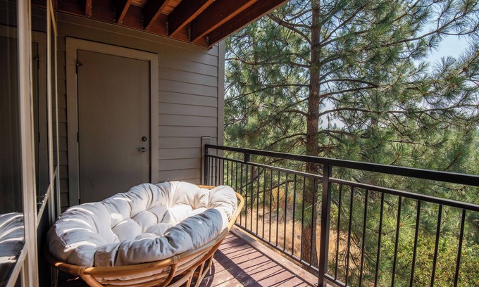 Southern Crossing House | Explore 7th Mtn Resort Condo with Pool, Spa & Family Fun