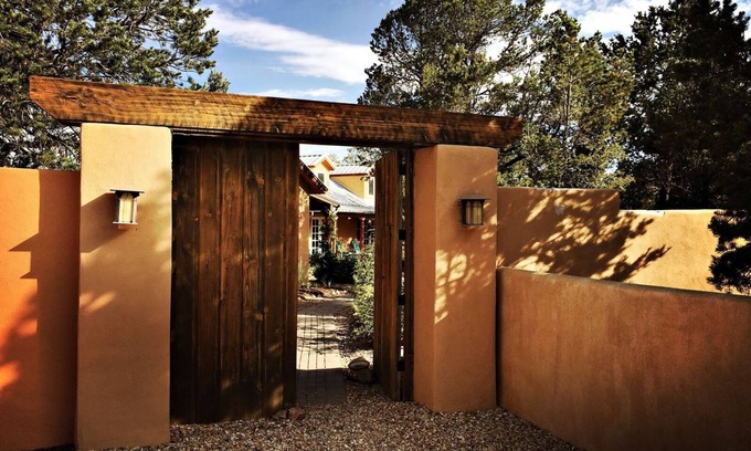 Canoncito House | Unforgettable Santa Fe Adobe Mountain Retreat with Casita