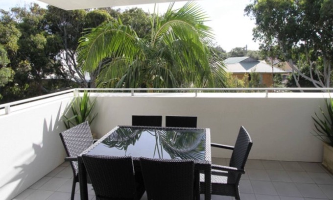 Hawks Nest Apartment | Guest Rated 10/10: Beach Rd Retreat with Pool & Breakfast