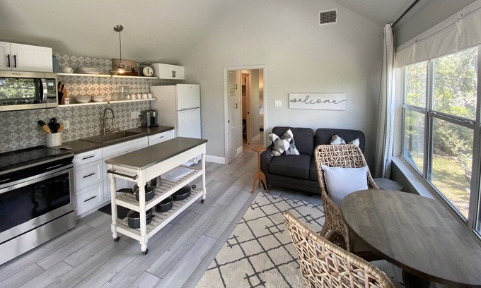 Bergheim House | Tranquil Retreat: 8 Acres with Hill Country Views