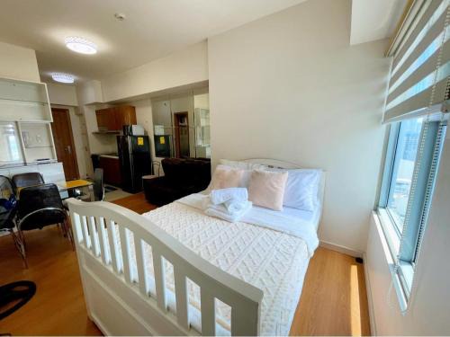 Barangay 670 Apartment | Family-Friendly Retreat at 8 Adriatico with Pool Access