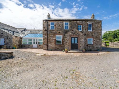 Cockermouth House | Comfortable 8-Bed Hotel in Cockermouth with Family Amenities