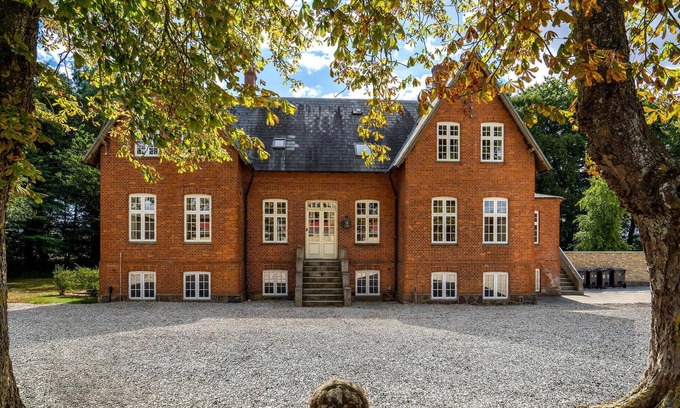 Kvaerndrup House | Experience a Memorable Stay at Rubjerg Manor Near Egeskov