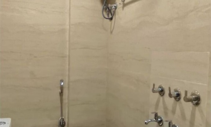 Faizabad Hotel | 8-bedroom hotel in fabulous Ayodhya with WiFi, AC. Enjoy your stay