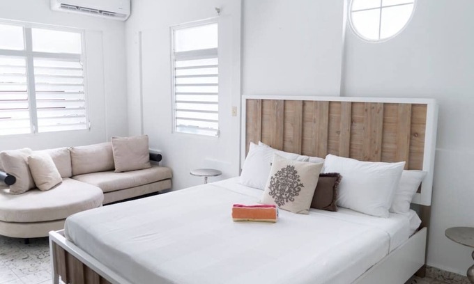 Parque House | Beachfront 8 Bedroom House Steps from the Ocean