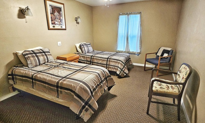 Michael Cabin | Cozy Single Bedroom at Hills and Hollers Hunting Lodge