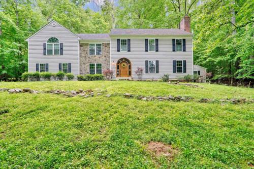 Long Green House | Elegant 8-Bedroom Home with Ocean View in Baltimore