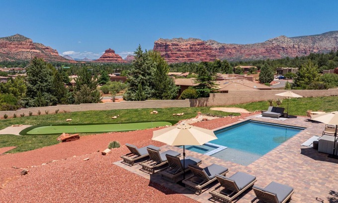 Oak Creek House | 8-Bedroom Red Rock Retreat l Pool l Hot Tub l Pickleball l Playground l Putting Green