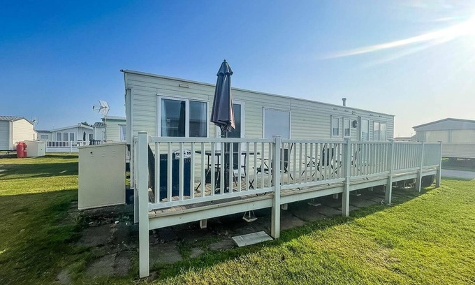 Heacham House | Cozy 8 Berth Caravan by the Beach in Heacham, Norfolk