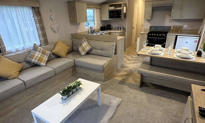 Selsey House | Family-Friendly 8 Berth Caravan at Seal Bay Resort