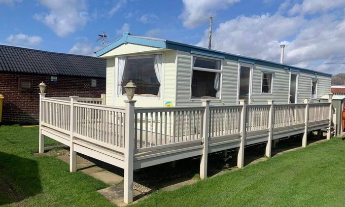 Skegness Cabin | 8 Berth Caravan-Ingoldmells-Dog Friendly