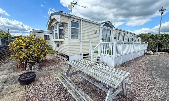 Skegness House | Family-Friendly 8 Berth Caravan with WiFi and Decking