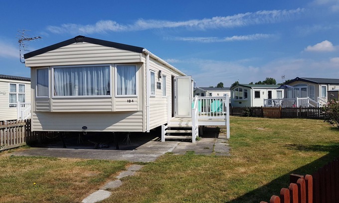 Brean House | Family-Friendly 8 Berth Caravan with Enclosed Garden and Pool
