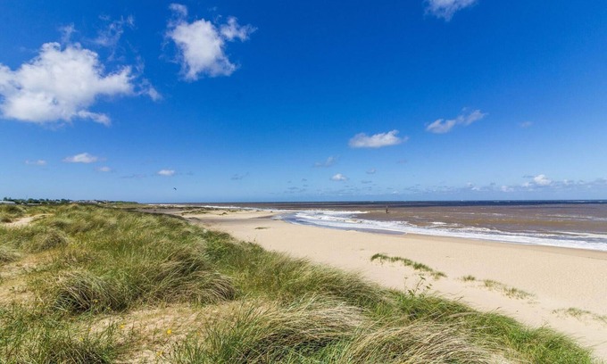 Caister-on-Sea House | Pet-Friendly Haven Caravan with Oceanfront Views in Norfolk