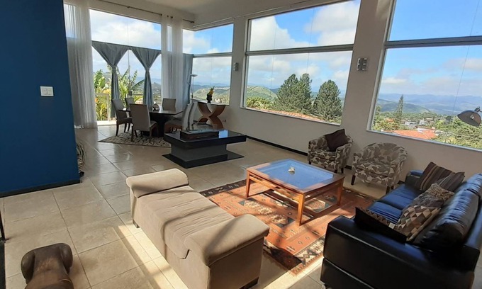 Novo Horizonte House | Modern 8 Chàcara near Juiz de Fora Airport with Spa & Pool
