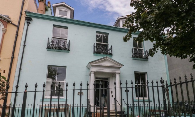 Whitehaven House | Pet-Friendly 8 Corkickle: Character Cottage in Whitehaven