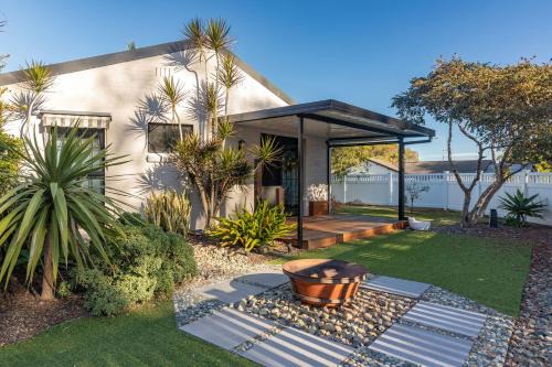 Forster House | Family-Friendly Getaway at 8 Elizabeth Parade Hotel