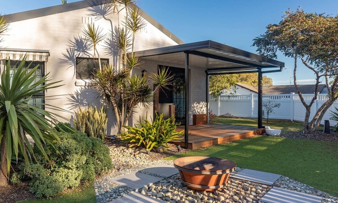 Forster House | Top-Rated 8 Elizabeth Parade: Lake View & Family Friendly