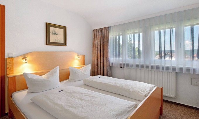Hoechenschwand Apartment | Cozy Ferienwohnung Margeritte with Spa and Kitchen Access