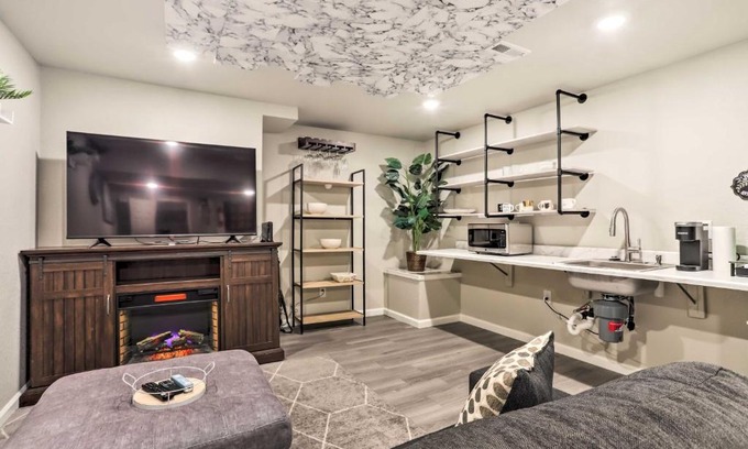 Commerce City House | Inviting Commerce City Retreat 8 Mi to Barr Lake!
