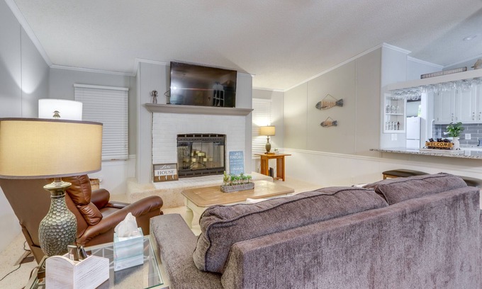 Linn Creek House | Idyllic Linn Creek Home with Lake Views Near the Beach